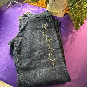 📌Southpole Bootscut Low Rise Embroidered & Embellished Accents Denim Jeans